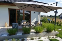 Tuinparasols - Siena opvouwbare tuinparasol die een lange tuintafel bedekt