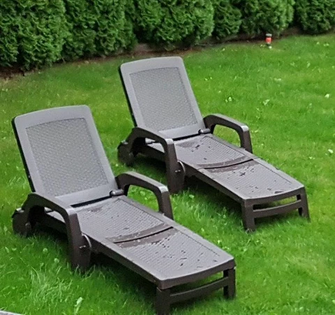 Set van twee inklapbare ligbedden van kunststof rotan Miami bruin