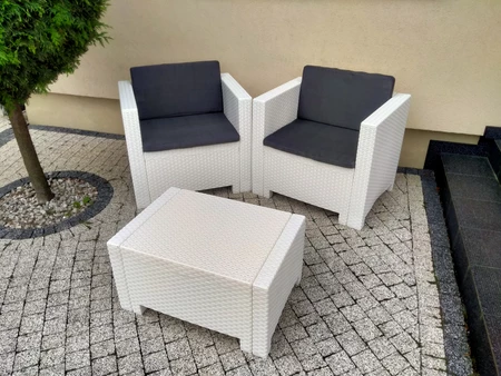 Witte fauteuils en salontafel voor balkon Colorado Terrace 2 Bica